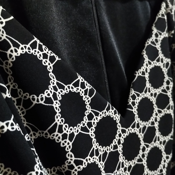 ✨SALE: 2 for 50% off!✨ David Meister circles 3/4 dress - small - Picture 3 of 4